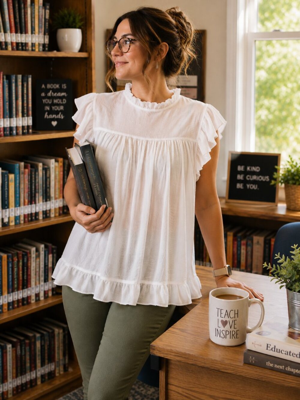 NWOT Kim & Cami White Ruffle Flutter Sleeve Blouse - Size Large